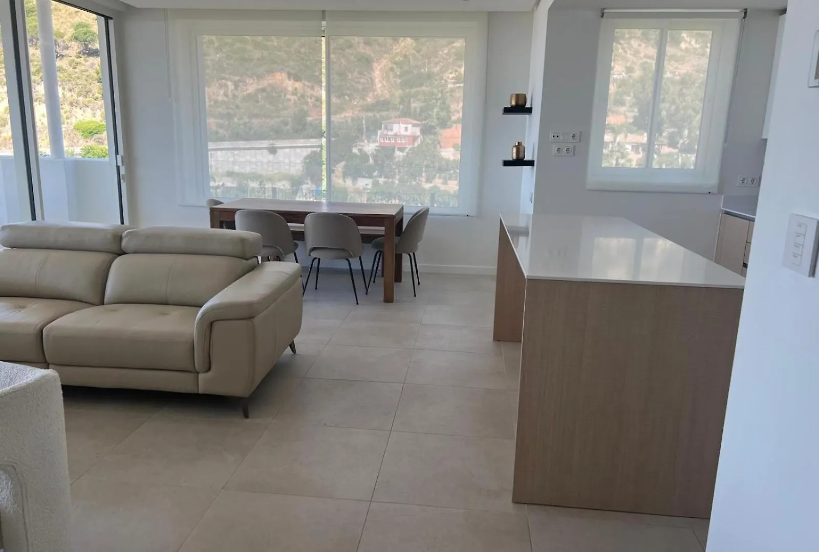 New Ocean View Property Centrally Located, Just 3 Minutes To Marbella City Center Ojen Apartment