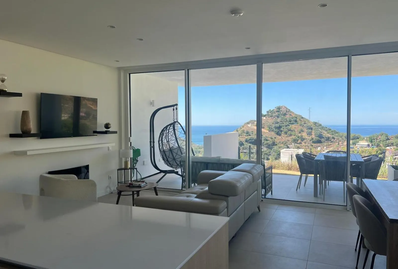 Apartment New Ocean View Property Centrally Located, Just 3 Minutes To Marbella City Center Ojen