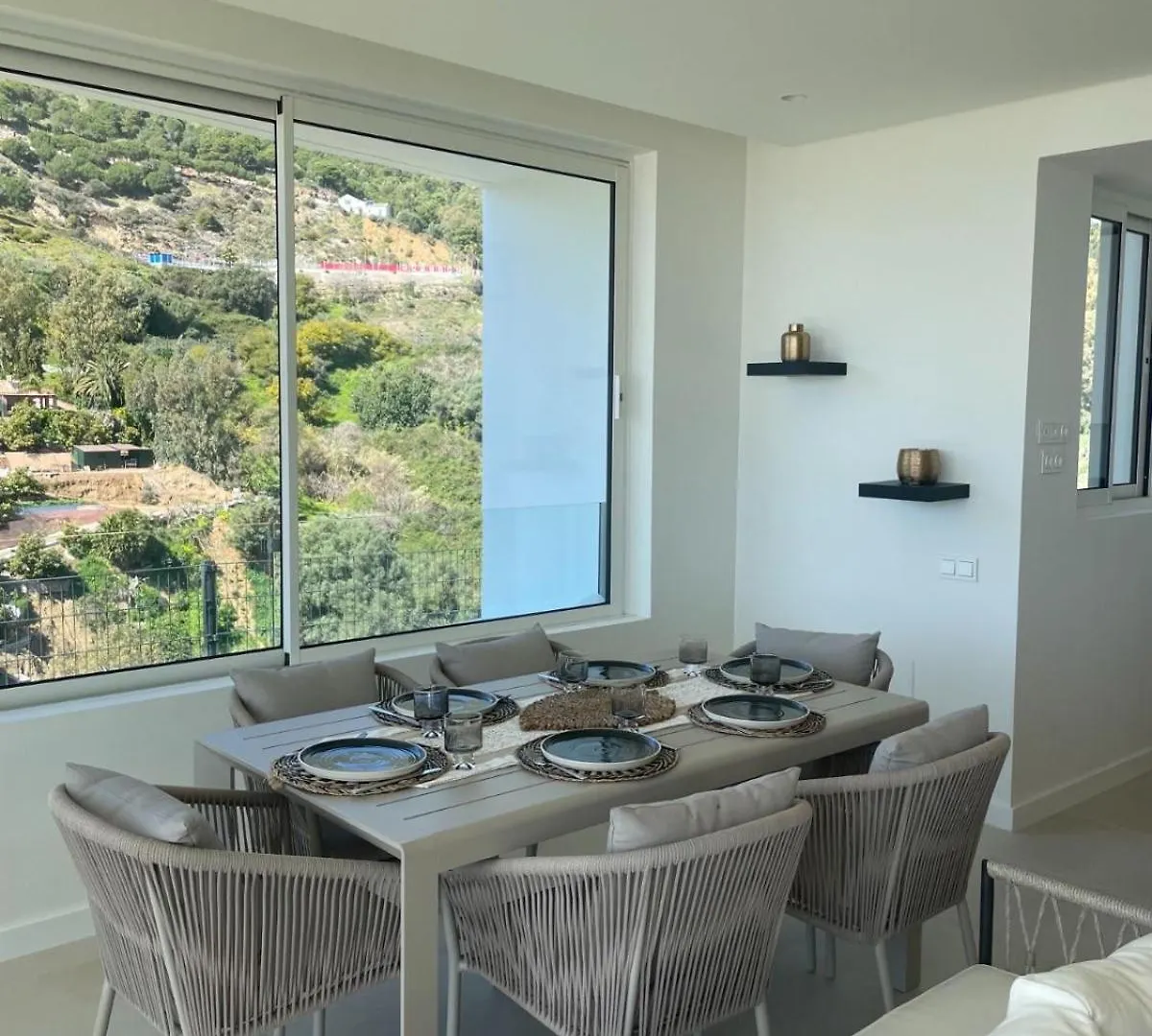 New Ocean View Property Centrally Located, Just 3 Minutes To Marbella City Center Ojen Apartment